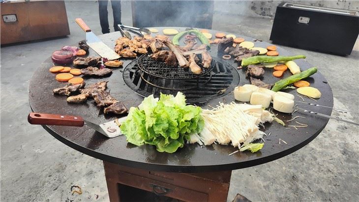 Large Cooking Area Barbecue Smoker