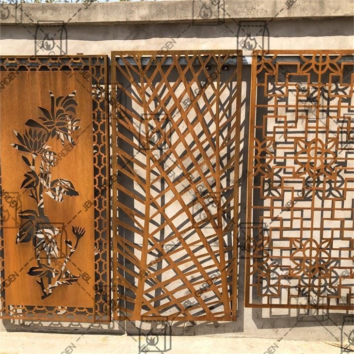Freestanding Outdoor Divider
