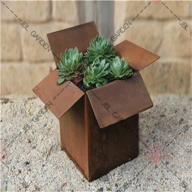 Jardineres d'acer Corten usades