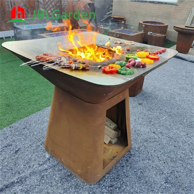 Taula de barbacoa de carbó de llenya a l'aire lliure