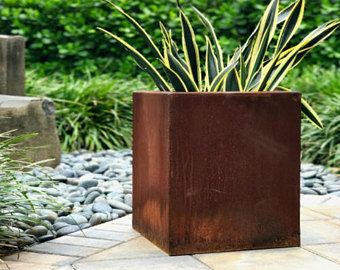 JBL Garden presenta jardineres personalitzades d'acer Corten per a un paisatg...