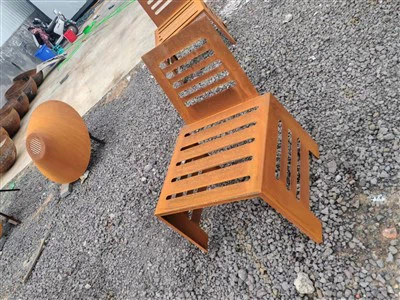 Banc d'acer corten rovellat