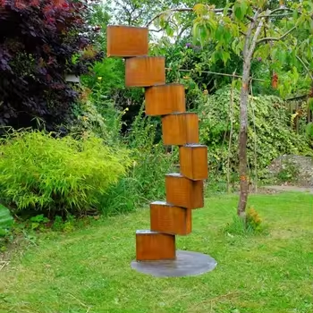 Escultura artística d'acer de metall rovellat